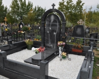 Мемориальный комплекс с аркой