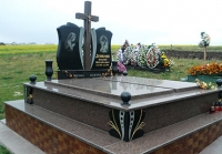 Зеленый гранитный памятник