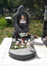 Памятник с ангелом