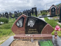 Памятник з лезником