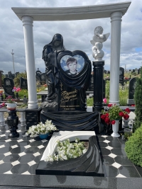 Памятник з мрамором