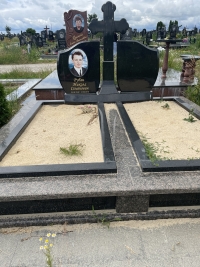 Памятник з хрестом
