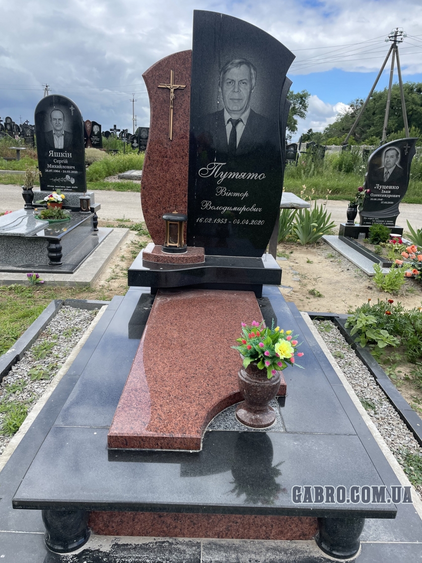 Памятник з лезником