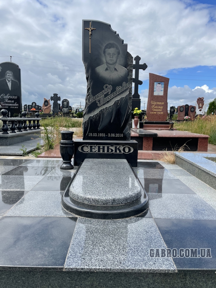Памятник габро покост