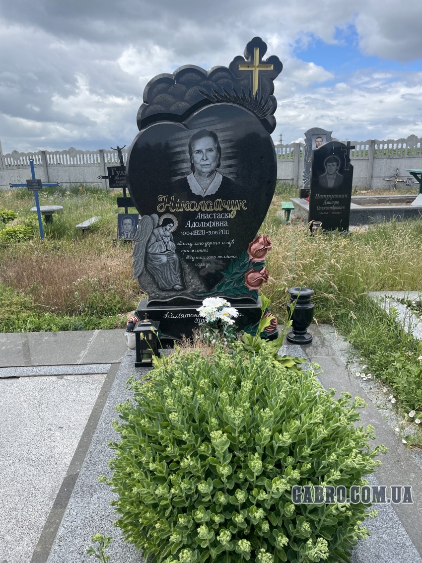 Памятник з габро