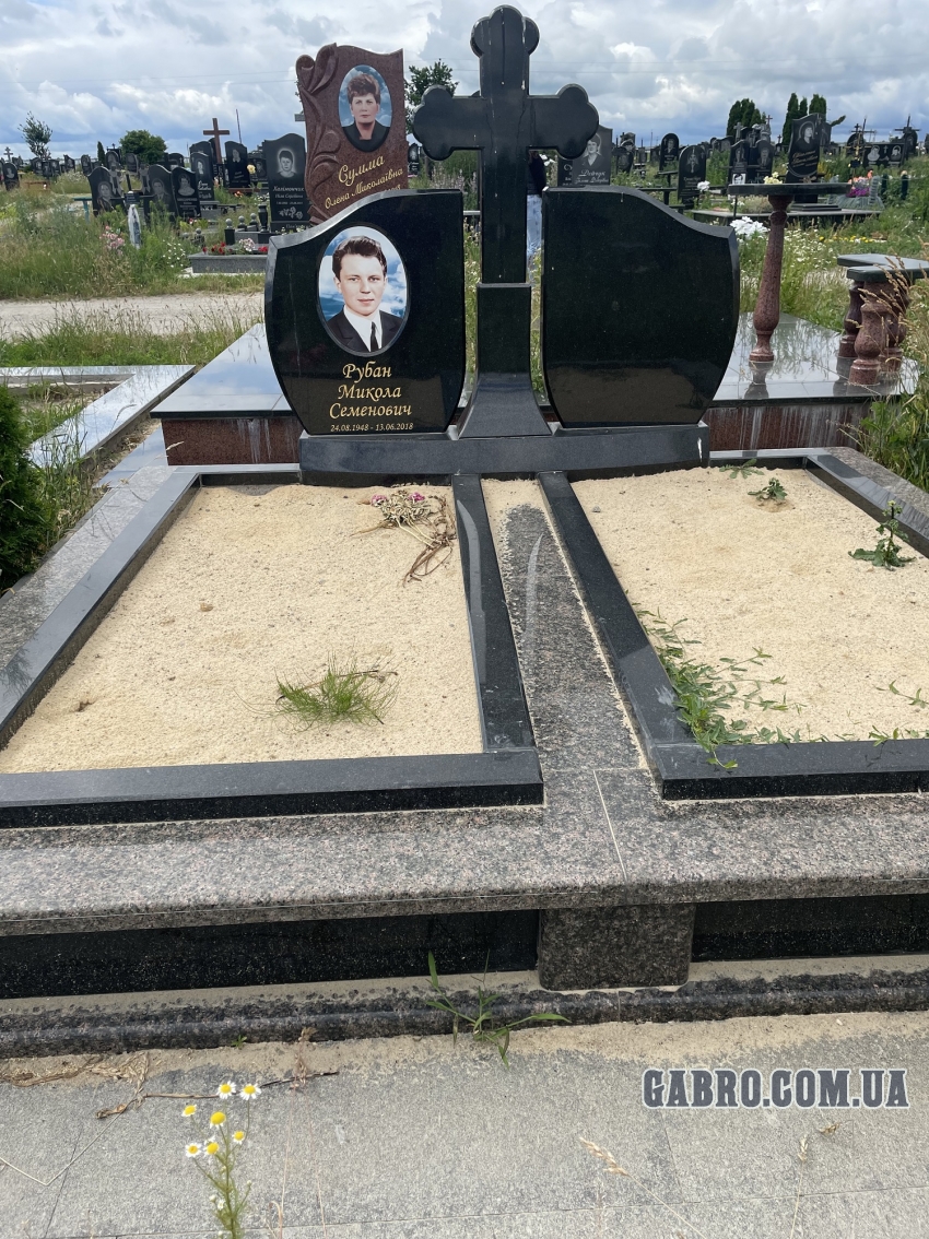 Памятник з хрестом