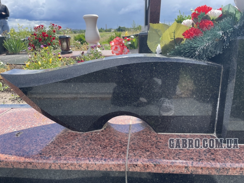 цоколь з гранитк