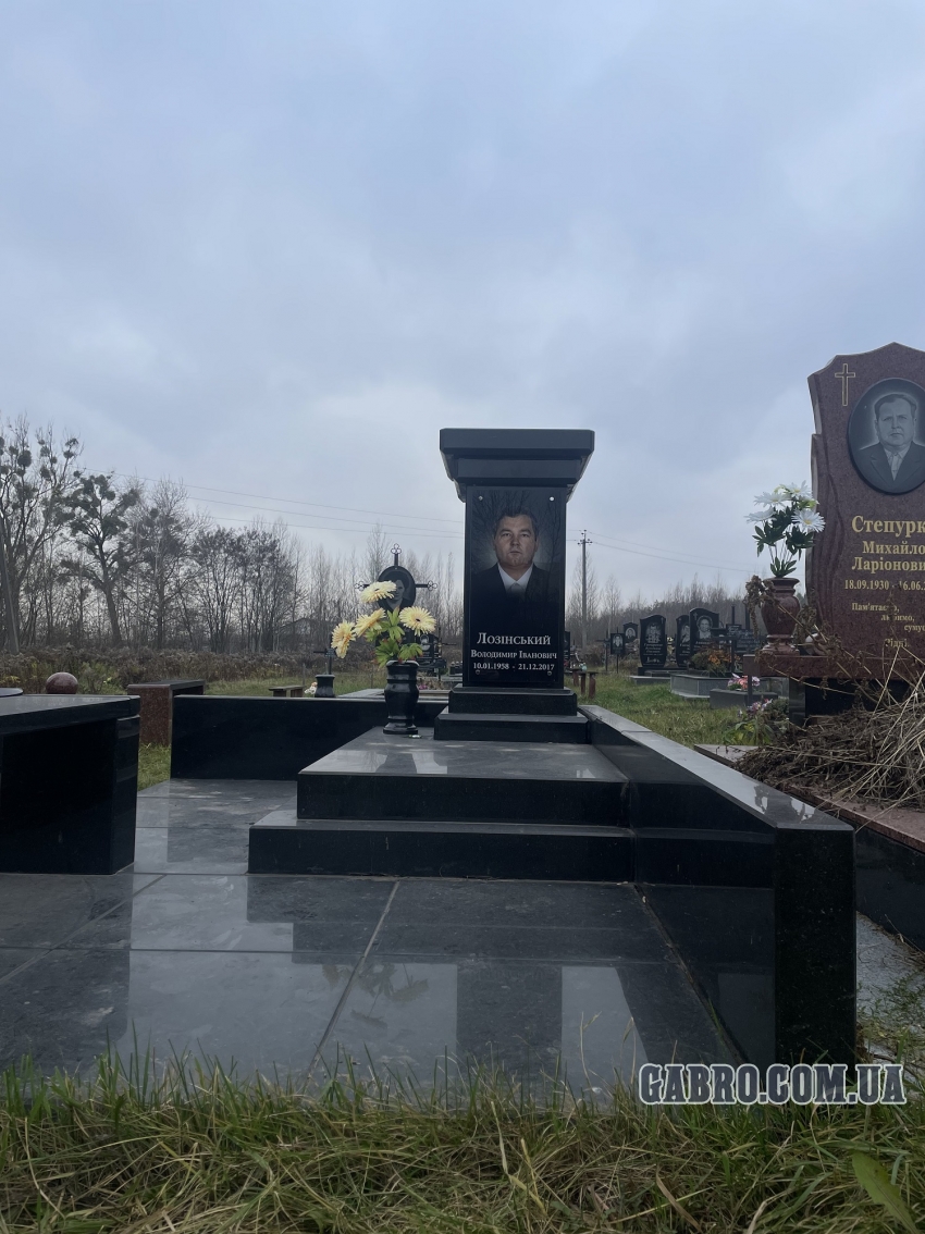 Памятник